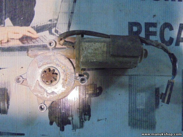 Motor elevalunas trasero derecho Nissan Patrol GR II (Y61) MMR52040  82730VB011