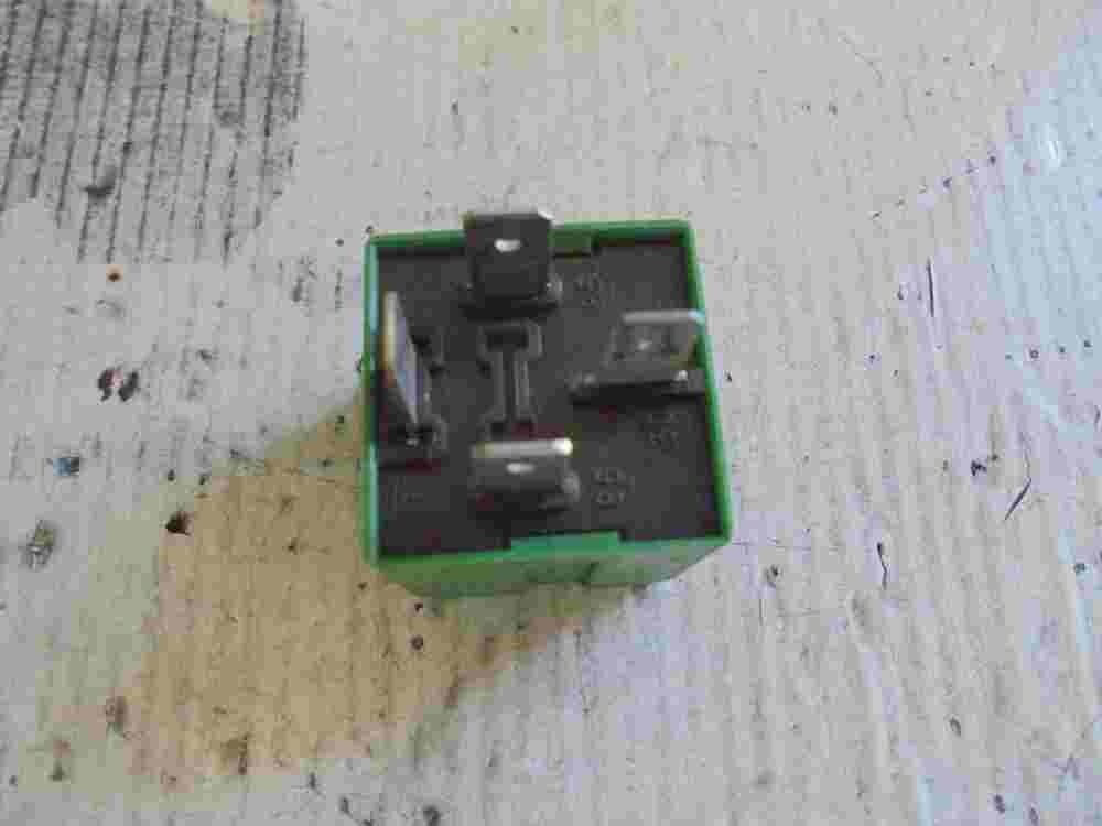 Relé Opel Vectra 13136665 13 136 665 12V GM 81910 819.10 G