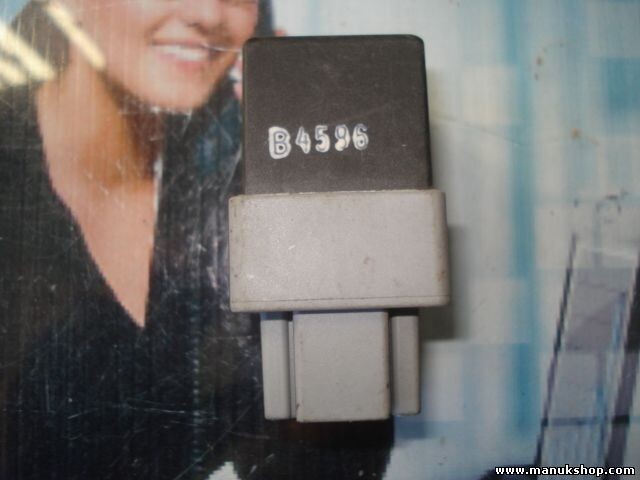 Relé Mitsubishi Carisma Volvo V40 Bj. 96-00 MB953394 72HM100