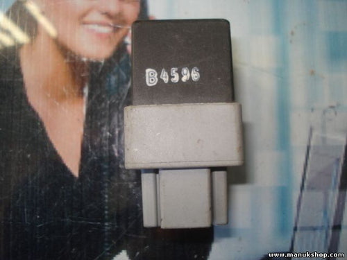 Relé Mitsubishi Carisma Volvo V40 Bj. 96-00 MB953394 72HM100