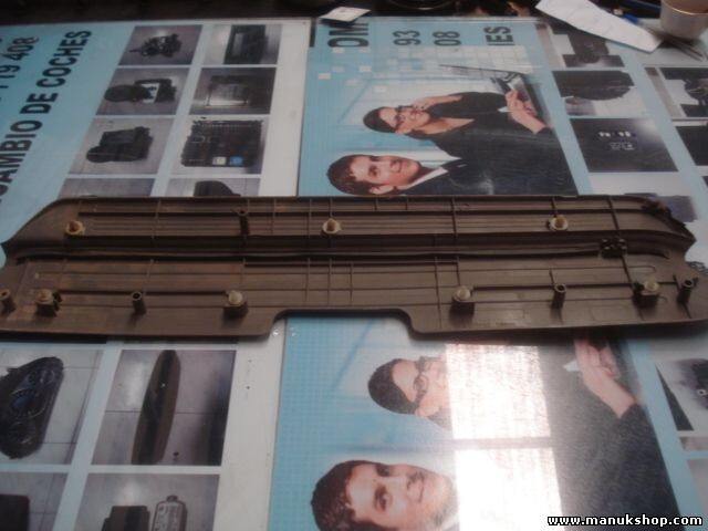 Estriberas taloneras acero delantero izquierdo Nissan 76952VB000 76952 VB000