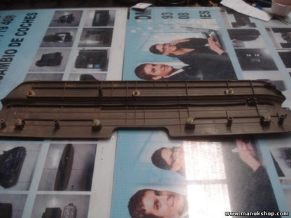 Estriberas taloneras acero delantero izquierdo Nissan 76952VB000 76952 VB000