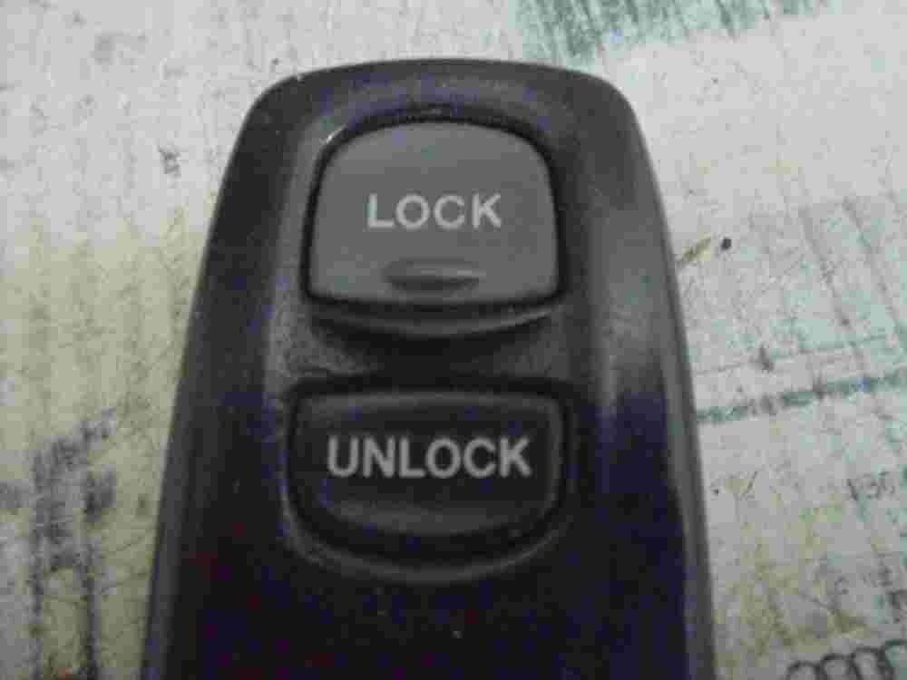 mando control remoto Mazda CR2025 model 41835