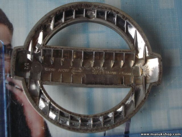 Emblema trasero Nissan Primera P12 90890 AU200 90890AU200