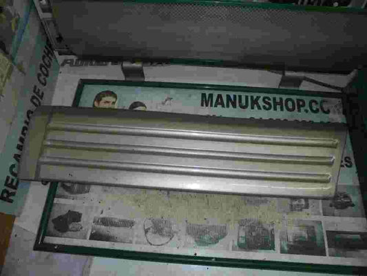 Moldura de puerta trasera izquierda Nissan Patrol GR I Y60 2.8 TD 8287133J00-11