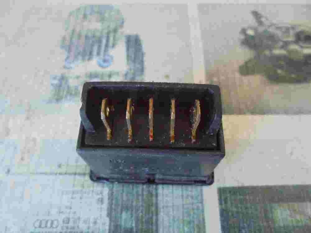 mando botonera elevalunas Nissan Terrano WD21 I Pathfinder FAE62590