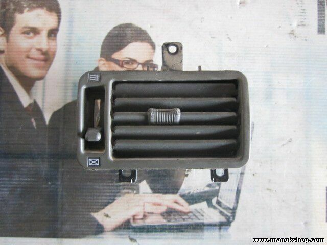 Rejilla Aireadora izquierda  Mitsubishi Pajero Montero V20  TD 4M40 MB65217