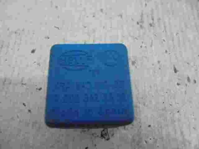 Relé Mercedes-Benz A W168 A0025422519 A 002 542 25 19 HELLA 4RA94001088