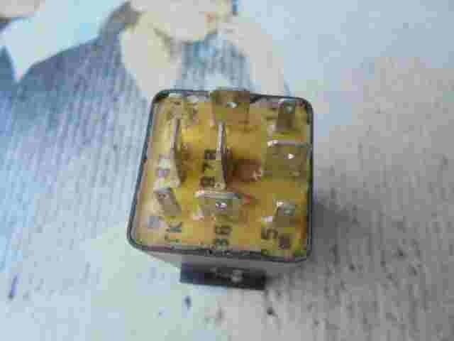 Aire acondicionado relé de embrague magnético Saab 9000 Scania 9563321  898546