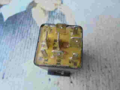 Aire acondicionado relé de embrague magnético Saab 9000 Scania 9563321  898546