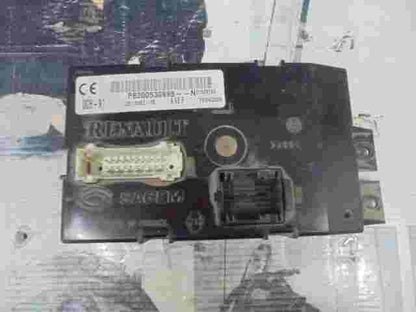 Modulo de control de la carrocería UCH  Renault Kangoo 8200530968 P8200530968 -N