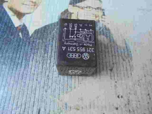 Limpiaparabrisas relé  VW Passat Golf IV Nr.19 321955531A HELLA 5WG00362000