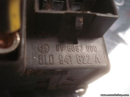 Caja de fusibles Audi A3 A4 A6 VW Passat 3B Golf Superb 3U 8L0941822A 896083000