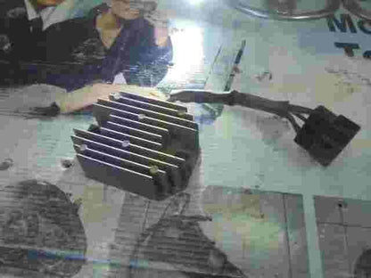 Regulador rectificador de voltaje SGR Suzuki GSX-R400 RS41 33C1 29 32800-33E21