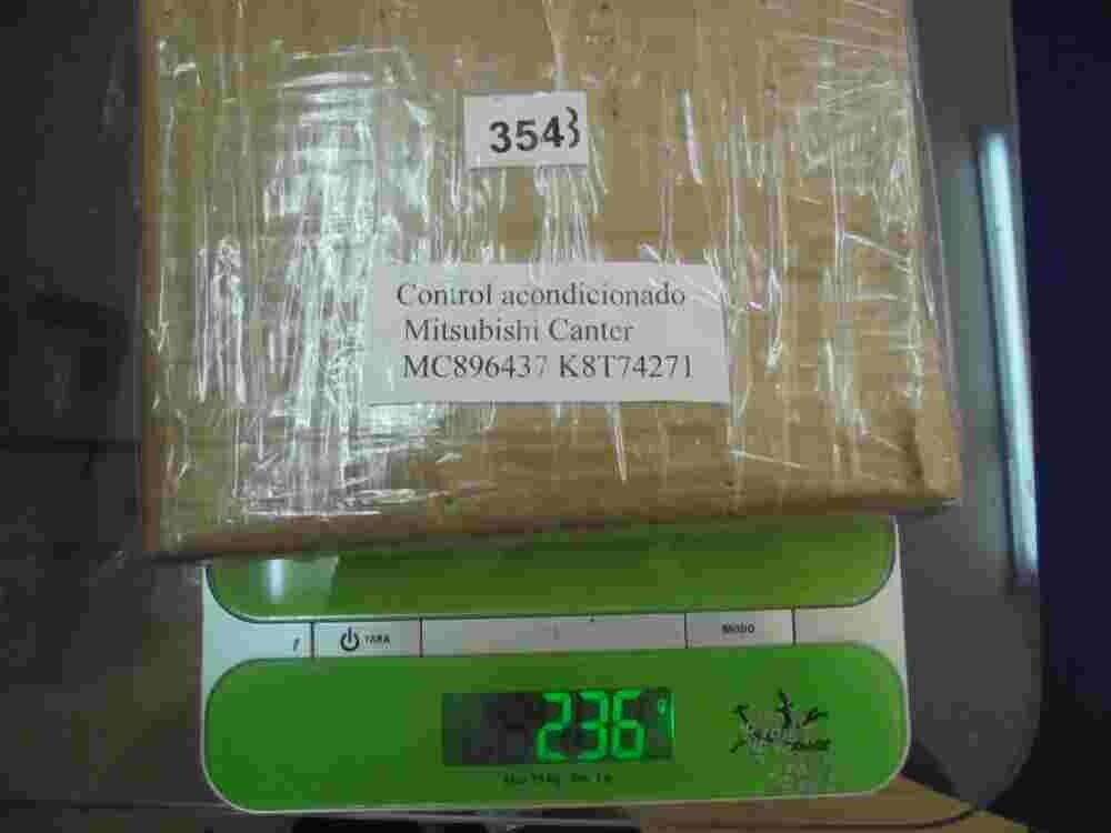 Control electrónico del aire acondicionado Mitsubishi Canter MC896437 K8T74271