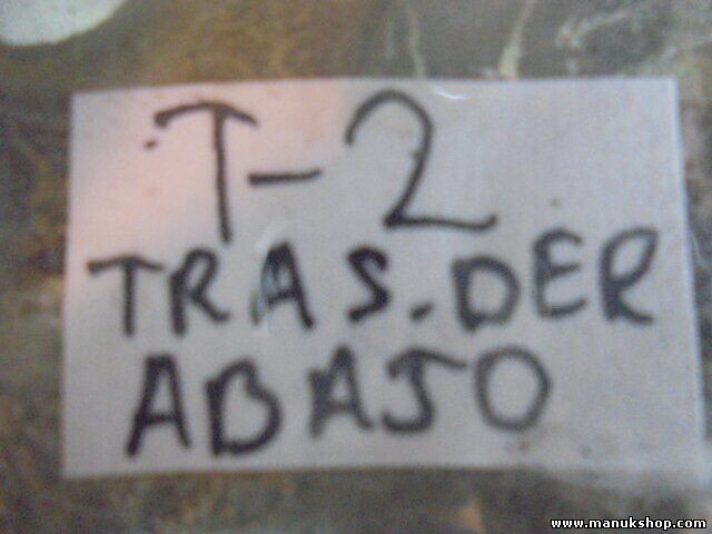 Bisagra de la puerta trasera derecha arriba Nissan Terrano II R20  85 KW, 116 PS