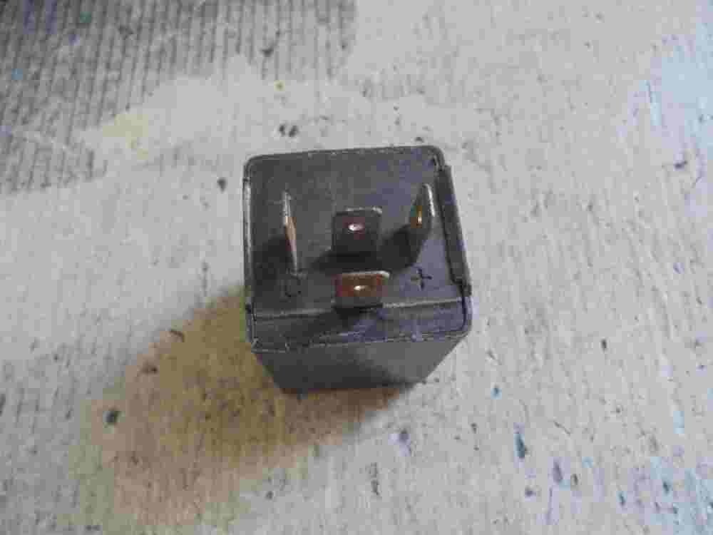 Relé HELLA 4DB90996906 4DB909969-06 TB63 12V 71423