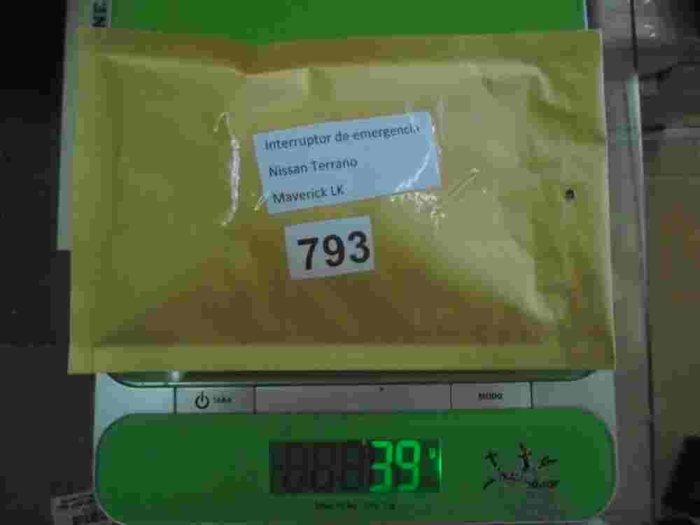 Interruptor de emergencia warning Nissan Terrano Ford Maverick LK