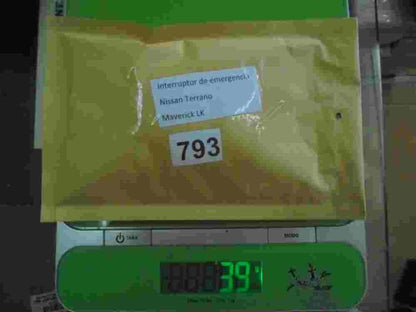 Interruptor de emergencia warning Nissan Terrano Ford Maverick LK