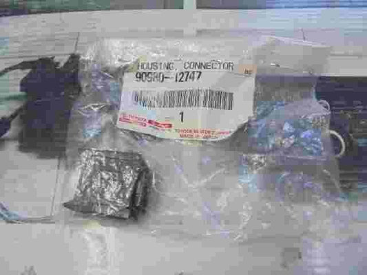 Housing Connector  Toyota Hilux RX 350 9098012747 90980-12747