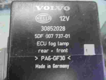 Luz de freno del relé de control Volvo S40 V40 30852028 HELLA 5DF00773701