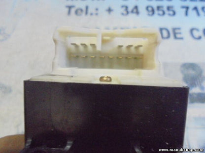 mando botonera elevalunas Toyota Yaris Verso 8482052040 84820-52040