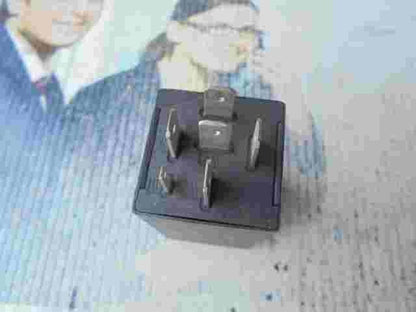 Relé Dirección asistida Servotronic Opel Omega B GM ZR 90459301 7038900210