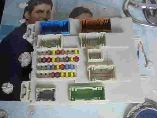 Caja de fusibles Ford 97RI010012 116RA000084 30S522072F05 DM5T 14014 CAA