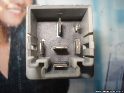 Relé Mitsubishi Carisma Volvo V40 Bj. 96-00 MB953394 72HM100