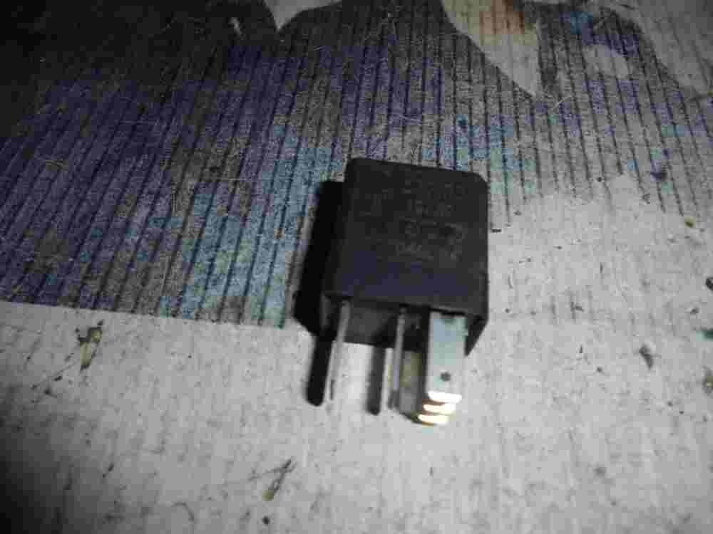 Iveco Daily 504049024 677.50 12V 10/20A relè