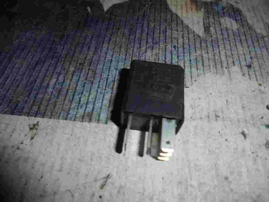 Iveco Daily 504049024 677.50 12V 10/20A relè