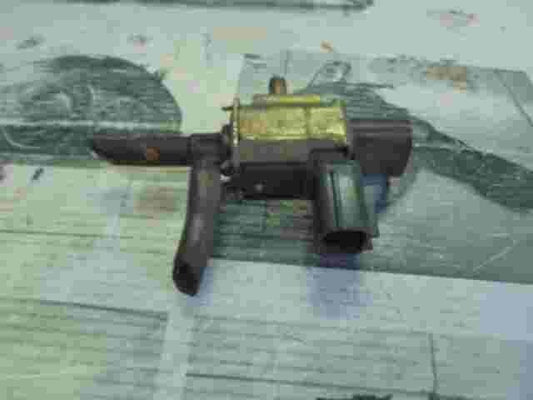 Solenoide per valvole per vuoto Mazda 6 323 Premacy K5T46593 RF5D451 RF5D-451