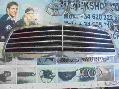 Parrilla rejilla frontal delantera Mercedes-Benz C-Class W203 A2038800183