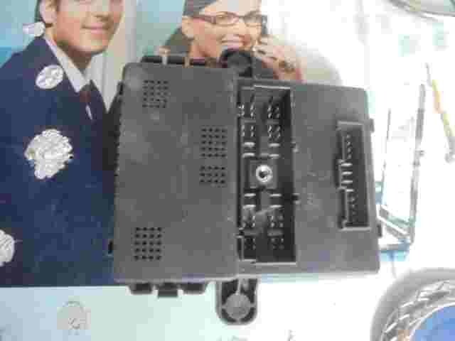 Caja de fusibles SsangYong Rodius EDX 8232021030 82320-21030