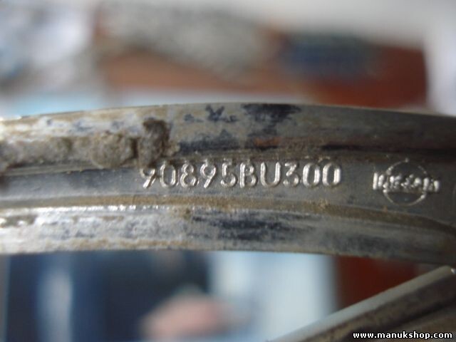 Emblema Nissan Almera Tino 90895BU300