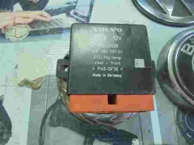 Luce freno relè di controllo Volvo S40 V40 30852028 HELLA 5DF00773701