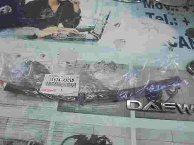 Moldura  Toyota RAV4 7557442010 75574-42010