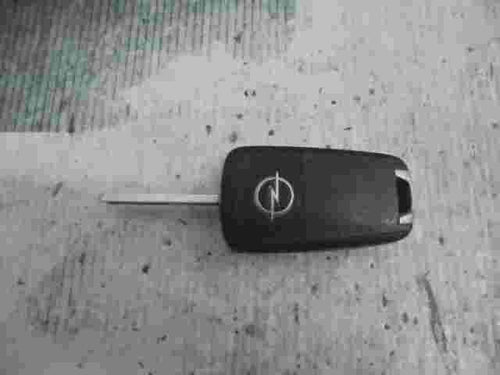 mando control remoto Opel Astra J Zafira B GM 13500235