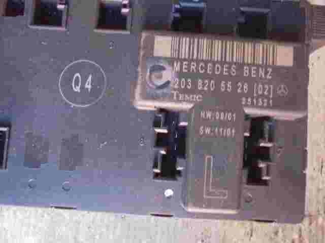 Unidad de control de la puerta Mercedes C-Klasse W203 2038205526 Q4 TEMIC 351321