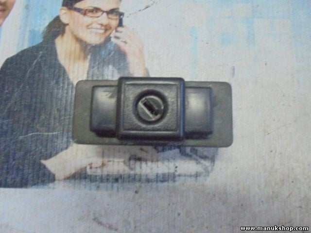 Guantera castillo Mitsubishi Pajero Montero L040 (1982–1990) MB652136