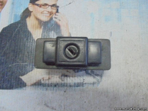 Guantera castillo Mitsubishi Pajero Montero L040 (1982–1990) MB652136