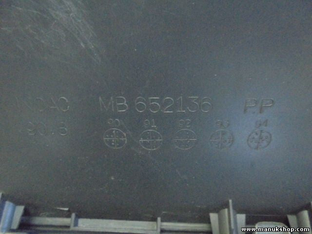 Guantera Mitsubishi Pajero Montero MB652136 (1992–2000)