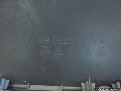 Guantera Mitsubishi Pajero Montero MB652136 (1992–2000)