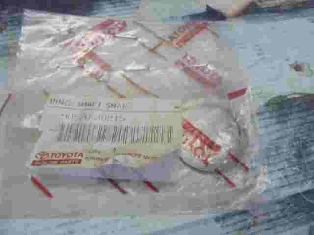 Hole Snap Ring  Toyota Land Cruiser 9052030215 90520-30215