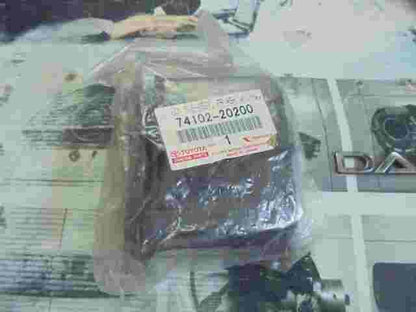 Cenicero  Toyota Celica 7410220200 74102-20200