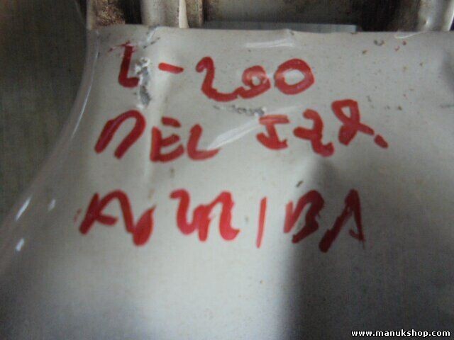 Bisagra de la puerta delantera izquierda arriba Mitsubishi L 200 K7_T