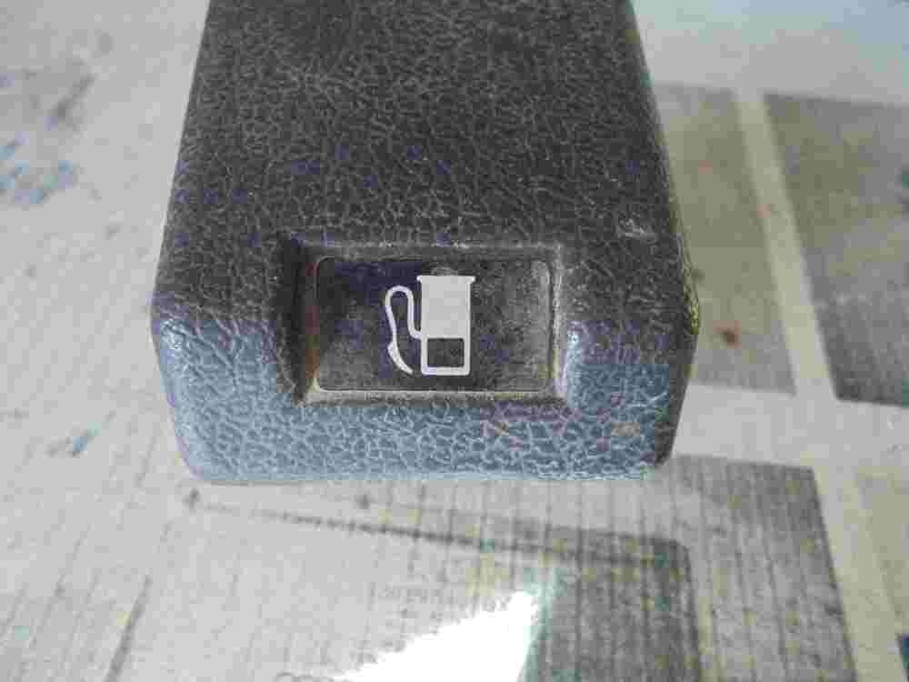 Cerradura del abridor de la tapa del tanque Mitsubishi Pajero MR402443 MR444926