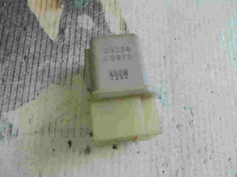 Relé Nissan Primera 25230C9972 25230 C9972 452N