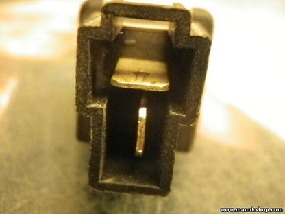 Interruptor de la luz de freno Nissan Pick-up Opel Monterey Subaru FAE 24720