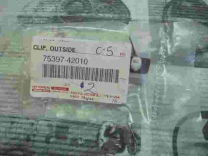 Clip Outside   Toyota RAV4 7539742010 75397-42010